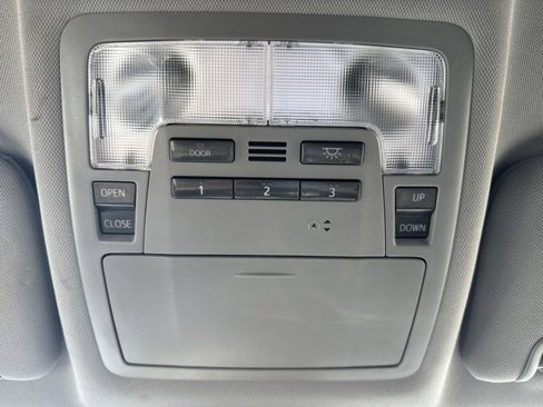 Used 2017 Toyota Highlander SE image 26