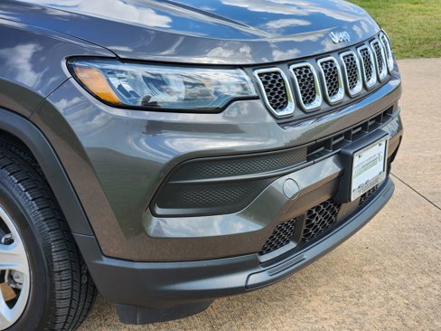 Used 2023 Jeep Compass Sport image 13