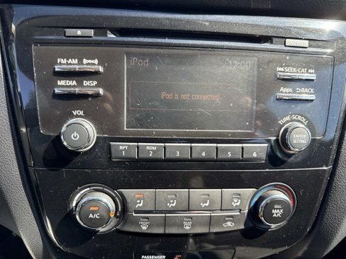 Used 2016 Nissan Rogue S image 23