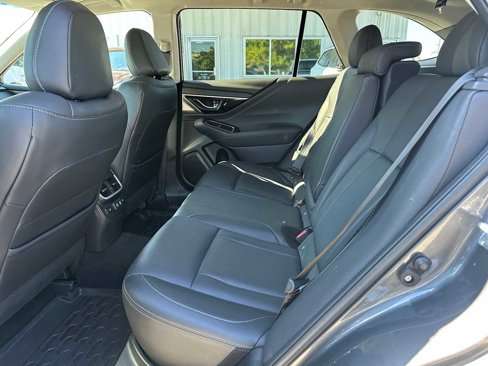 Used 2022 Subaru Outback Limited image 16