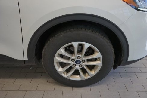 Used 2020 Ford Escape SE image 16