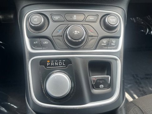 Used 2016 Chrysler 200 Limited image 22
