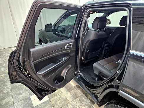 Used 2018 Jeep Grand Cherokee Laredo image 14