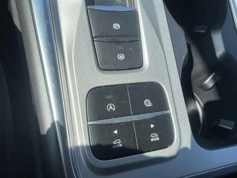 Used 2024 Ford Explorer XLT w/ Equipment Group 202A image 24