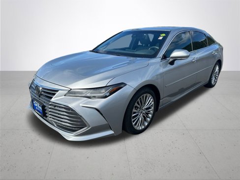 Used 2019 Toyota Avalon Limited image 2