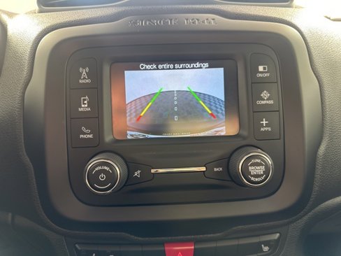 Used 2017 Jeep Renegade Latitude w/ Cold Weather Group image 23
