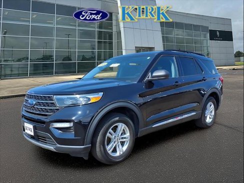 Certified 2022 Ford Explorer XLT w/ Equipment Group 202A image 2
