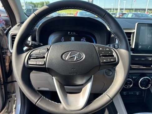 New 2025 Hyundai Venue SEL image 17