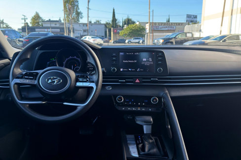 Used 2023 Hyundai Elantra Blue image 9