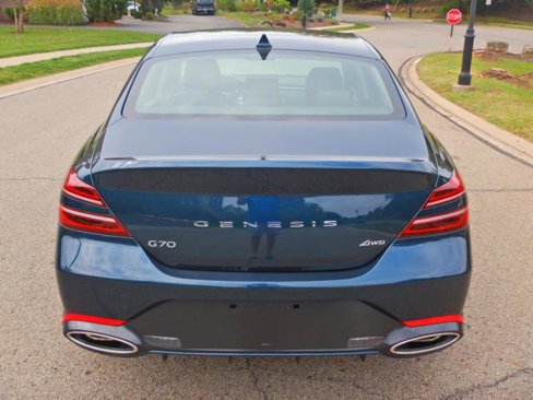 Used 2025 Genesis G70 2.5T image 9