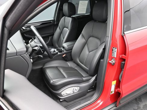 Used 2025 Porsche Macan image 5