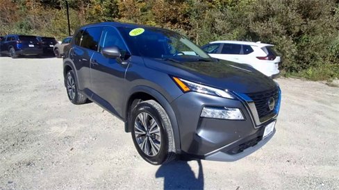 Used 2021 Nissan Rogue SV image 2