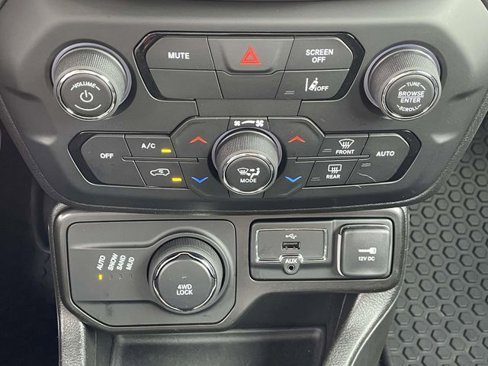 Used 2022 Jeep Renegade Latitude w/ Convenience Group image 22
