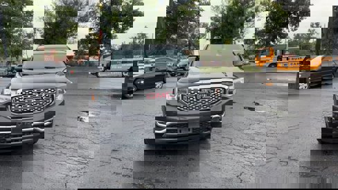 Used 2018 GMC Acadia Denali image 3