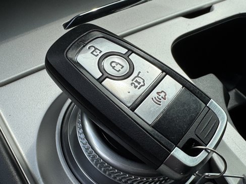 Used 2022 Ford Explorer XLT image 31