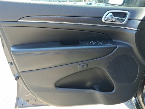 Used 2018 Jeep Grand Cherokee Limited image 12