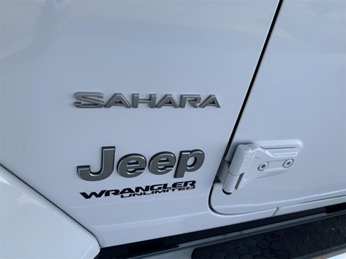 Used 2020 Jeep Wrangler Unlimited Sahara image 9