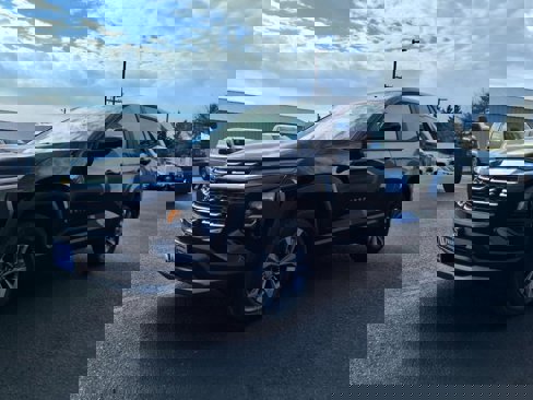 New 2025 Chevrolet Equinox LT w/ Safety and Technology Package image 3