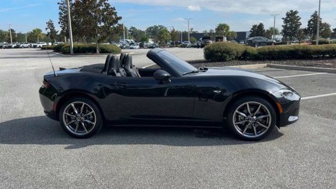 Used 2022 MAZDA MX-5 Miata Grand Touring w/ Weather Package image 9