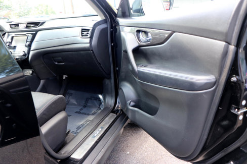 Used 2019 Nissan Rogue SV w/ Sun & Sound Touring Package image 15