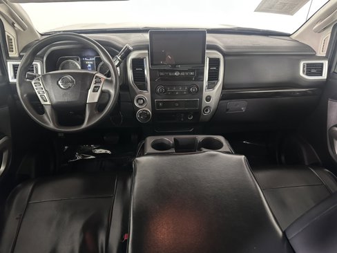 Used 2017 Nissan Titan SV image 16