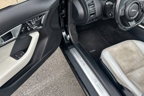 Used 2016 Jaguar F-TYPE Convertible image 16