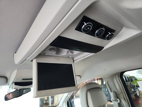 Used 2014 Chrysler Town & Country Touring image 19