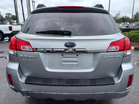 Used 2010 Subaru Outback 2.5i image 10