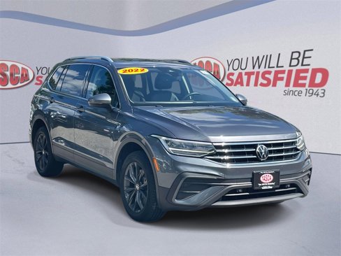 Used 2022 Volkswagen Tiguan SE w/ Panoramic Sunroof Package image 1