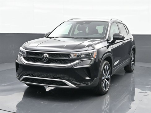 Used 2023 Volkswagen Taos SE w/ Panoramic Sunroof Package image 1