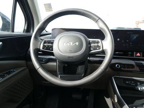 Used 2025 Kia Carnival image 20