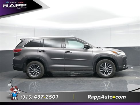Used 2018 Toyota Highlander XLE image 3