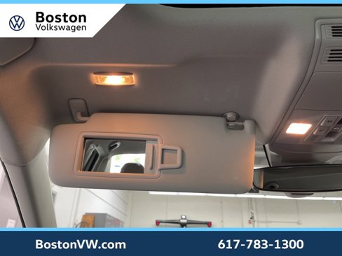 Used 2025 Volkswagen Jetta SE image 19