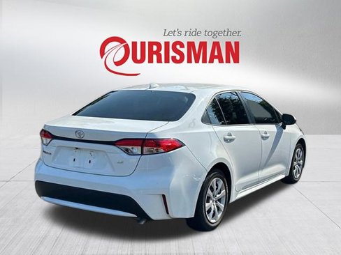 Used 2022 Toyota Corolla LE image 2