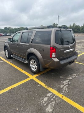 Used 2008 Nissan Pathfinder SE w/ Premium Pkg image 3
