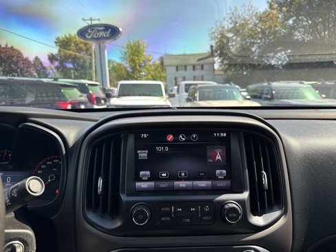 Used 2015 GMC Canyon SLE image 28