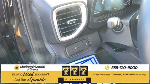 Used 2025 Hyundai Venue SEL image 11