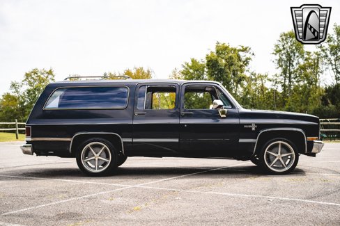 Used 1985 Chevrolet Suburban 2WD image 7