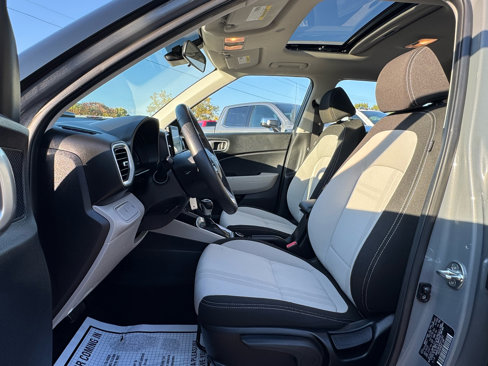 Used 2023 Hyundai Venue SEL image 22
