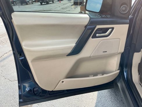 Used 2013 Land Rover LR2 image 10