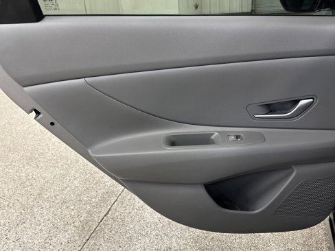 Used 2024 Hyundai Elantra Blue image 16
