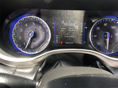Used 2020 Chrysler Pacifica Touring-L image 15