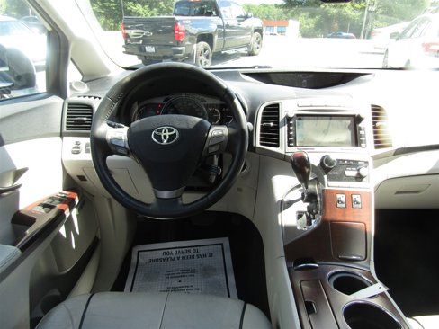 Used 2010 Toyota Venza AWD image 27