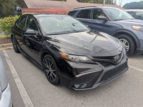 Used 2022 Toyota Camry SE image 1