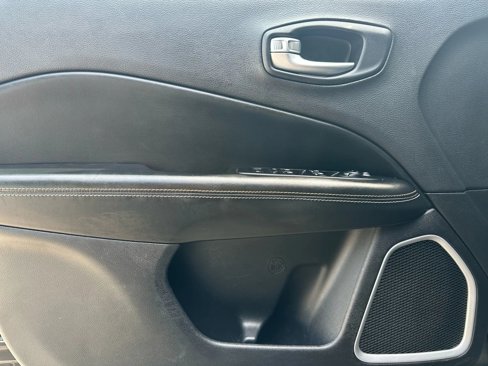 Used 2017 Jeep Compass Latitude w/ Popular Equipment Group image 9