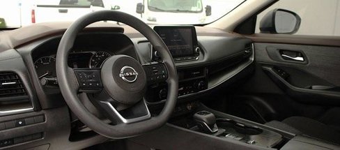 Used 2023 Nissan Rogue SV image 3