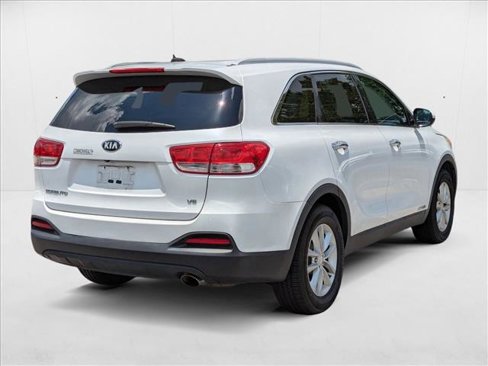 Used 2017 Kia Sorento LX image 5