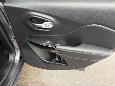 Used 2023 Jeep Cherokee Altitude Lux image 36