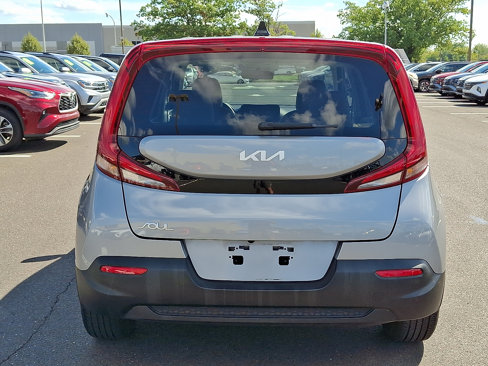 Used 2022 Kia Soul LX image 4