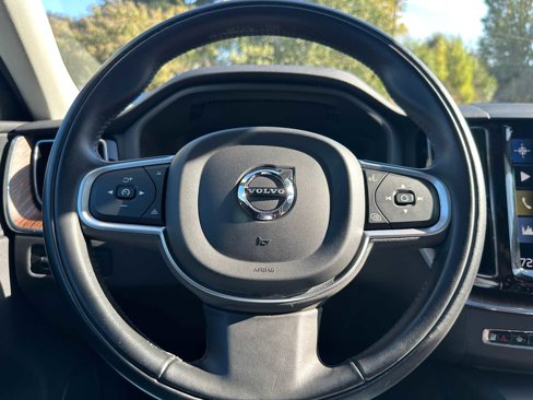Used 2021 Volvo XC60 T5 Momentum w/ Premium Package image 23